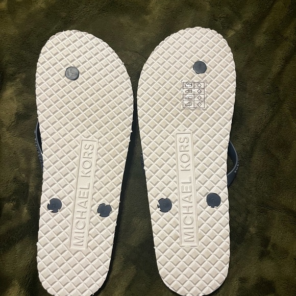 Michael Kors Navy and White Flip Flop Sandals 9 women’s - Picture 2 of 7